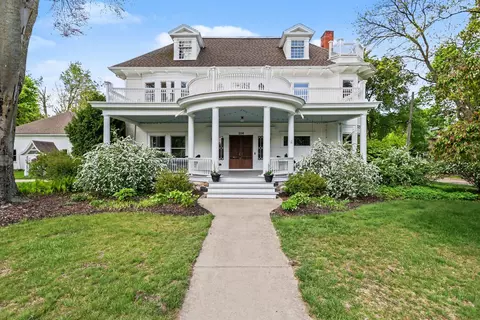 208 W Prospect St, Marshall, MI 49068