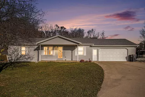 1177 106th Ave, Plainwell, MI 49080