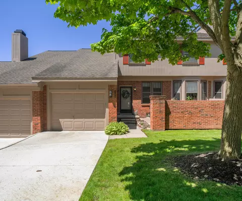 7288 Danbrooke Ct, West Bloomfield, MI 48322
