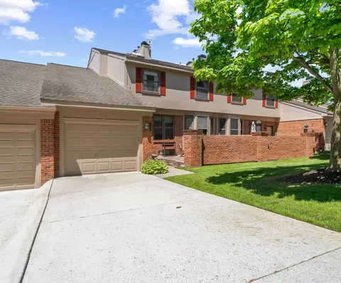 7288 Danbrooke Ct, West Bloomfield, MI 48322