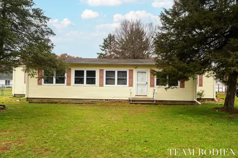 42658 82nd Ave, Decatur, MI 49045