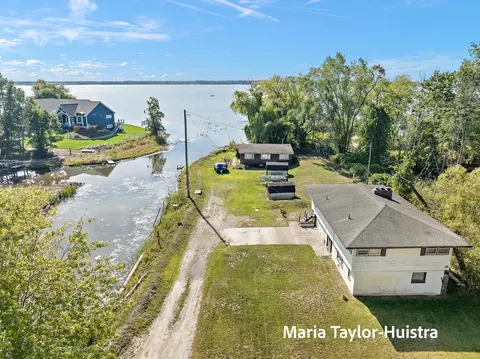 301 Birch Dr, Muskegon, MI 49445