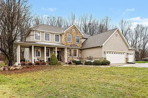 5250 Queen Victoria Ln, Kalamazoo, MI 49009
