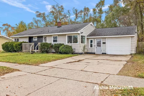 1025 Amity Ave, Muskegon, MI 49442