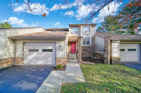 2812 S Wooddale Dr #2, Jackson, MI 49203
