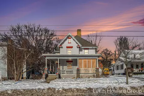 326 E Washington St, Ionia, MI 48846