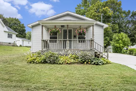 916 Yeomans St, Ionia, MI 48846