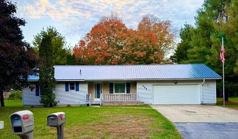 123 N G St, Trufant, MI 49347