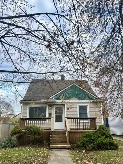 2217 Third St, Trenton, MI 48183