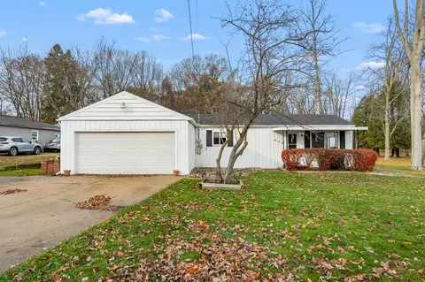 646 S Shore Dr, Portage, MI 49002