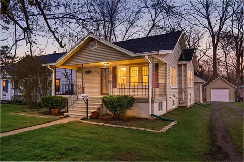 438 Wealthy St, Kalamazoo, MI 49006