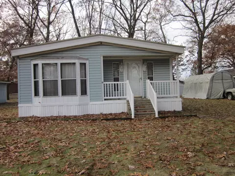 52484 N Point Dr, Mattawan, MI 49071