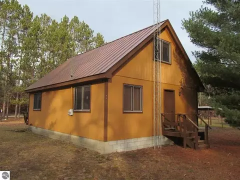 1191 W 10 12 Mile Rd, Irons, MI 49644