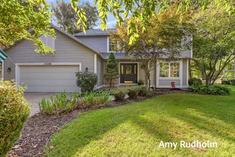 15328 Oak Ridge Dr, Spring Lake, MI 49456