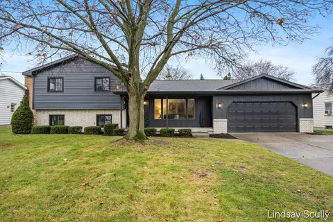 5899 Pinetree Ave SE, Kentwood, MI 49508