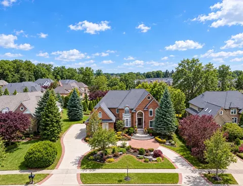 5520 Whitehall Blvd, Rochester, MI 48306