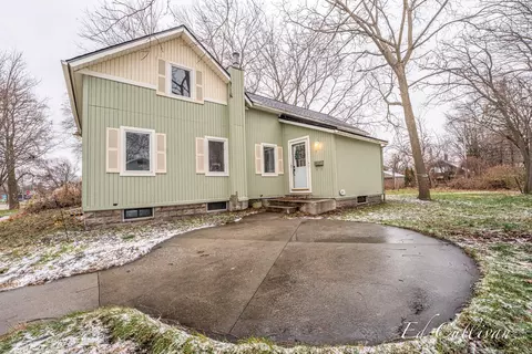 211 N Division St, Spring Lake, MI 49456