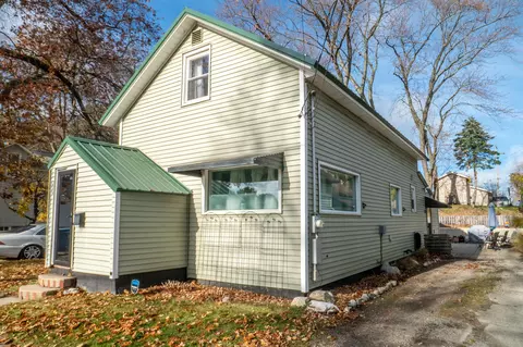 274 6th Ave, Manistee, MI 49660
