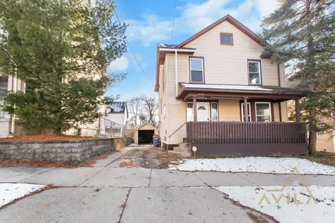 452 Howard St SE, Grand Rapids, MI 49507
