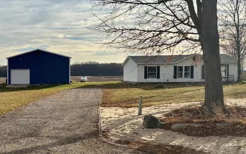 1518 E Tupper Lake Rd, Lake Odessa, MI 48849