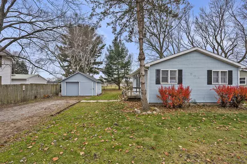 Exterior - 902 Millard St, Three Rivers, MI 49093 photo 2 of 4