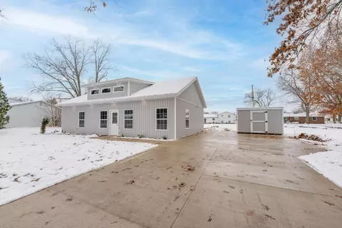 1002 Clausen Ave, Three Rivers, MI 49093