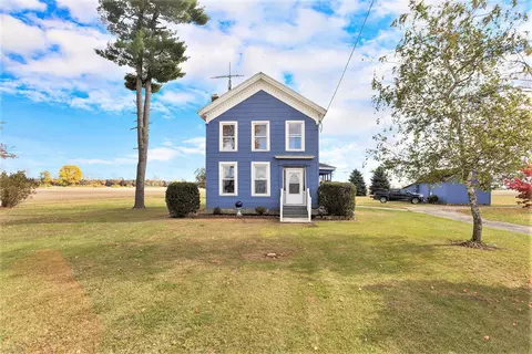 55637 Bennett Rd, Leonidas, MI 49066