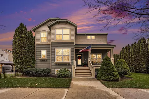 562 Brookstone St, Holland, MI 49423