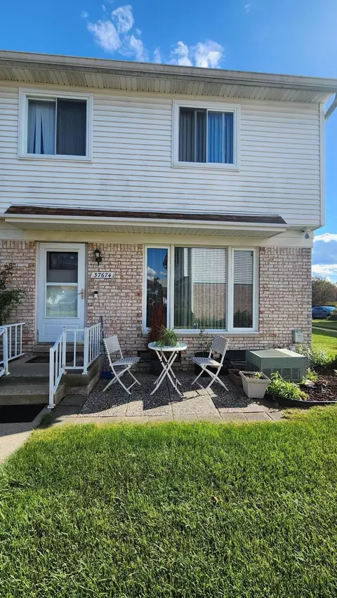 37674 Colonial Dr S, Westland, MI 48185