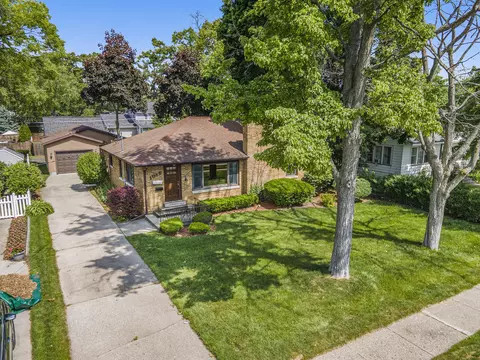 1018 Ruddiman Dr, Muskegon, MI 49445