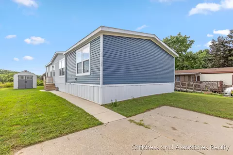 1824 Rhoda St SE, Lowell, MI 49331