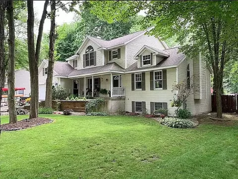 4538 Glen Hollow Dr, Hudsonville, MI 49426