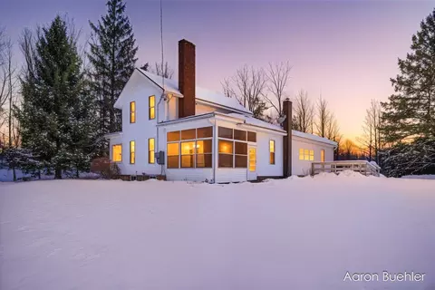 9153 Lawrence Rd, Nashville, MI 49073