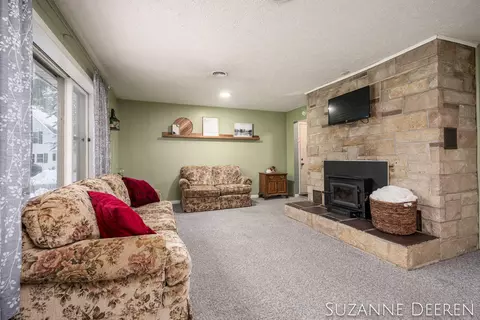 714 W State St, Belding, MI 48809 photo 7
