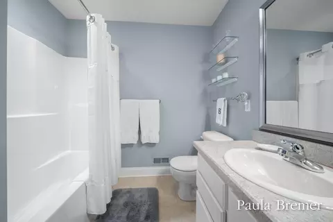Bath - 856 Bridge Crest Dr SE, Ada, MI 49301 photo 3 of 3