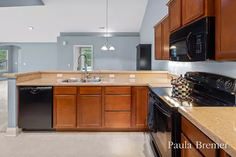 Kitchen - 856 Bridge Crest Dr SE, Ada, MI 49301 photo 2 of 5
