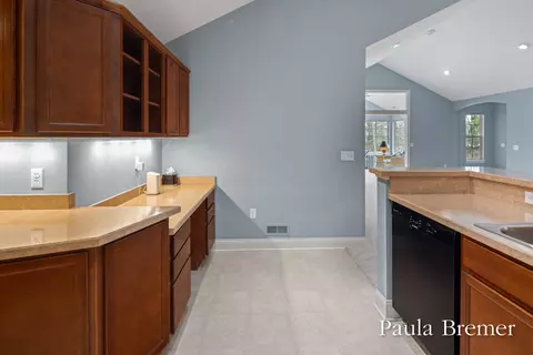 Kitchen - 856 Bridge Crest Dr SE, Ada, MI 49301 photo 3 of 5