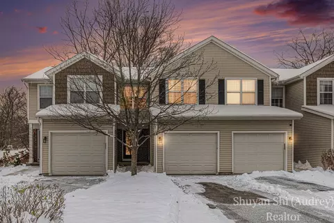 3296 Park Ridge Ln NE, Grand Rapids, MI 49525
