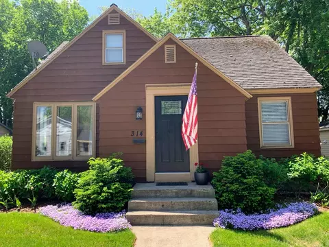 314 W 14th St, Holland, MI 49423