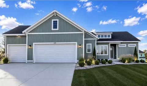 659 Waterford Village Dr NW, Grand Rapids, MI 49534