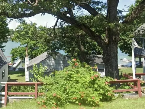 593 Bluff Dr, Middleville, MI 49333