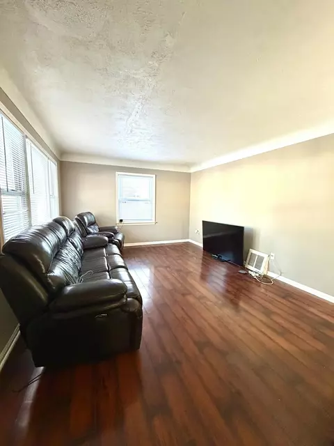 23551 Geneva St, Oak Park, MI 48237