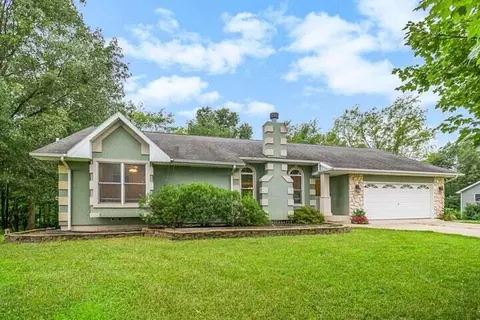54060 W Ridgeview Cir, Paw Paw, MI 49079