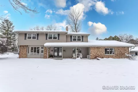 160 Sorrento Dr, Holland, MI 49423