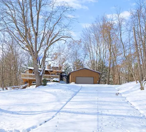 8092 Highland Trl, Canadian Lakes, MI 49346
