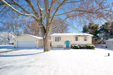 2375 Windemere Dr, Jackson, MI 49202