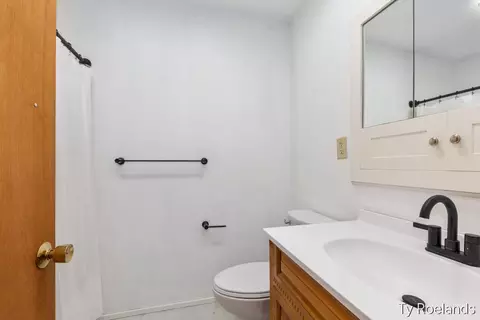 Bath - 1067 Somers Rd, Lyons, MI 48851 photo 1 of 2