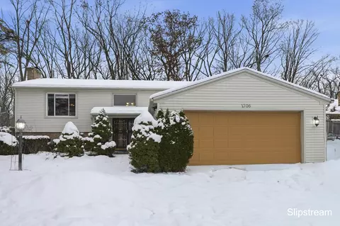 1706 Autumn Ln, Lansing, MI 48912