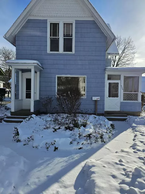 225 Lafayette St, Ionia, MI 48846