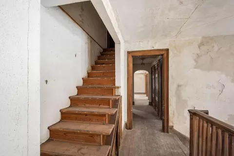 Entry Way - 542 A St, Jackson, MI 49201 photo 10 of 10